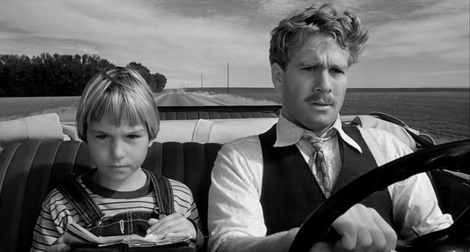 Bilde fra filmen Paper Moon far og datter i en bil
