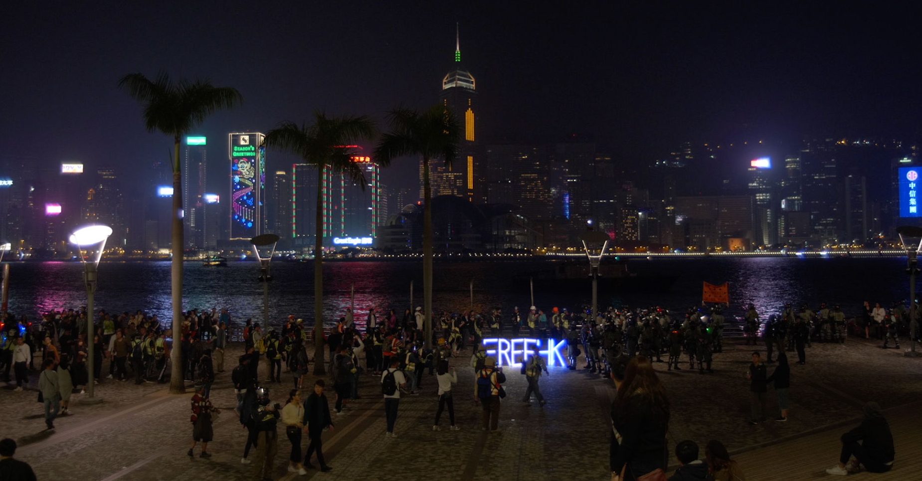 Bilde av bylandskap om natten Stillbilde fra Still image from Letters Sent (2021), Fai Wan